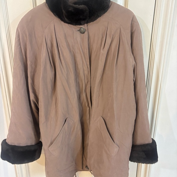 Vintage early 90s winter jacket with faux fur - accepting offers - Picture 10 of 10